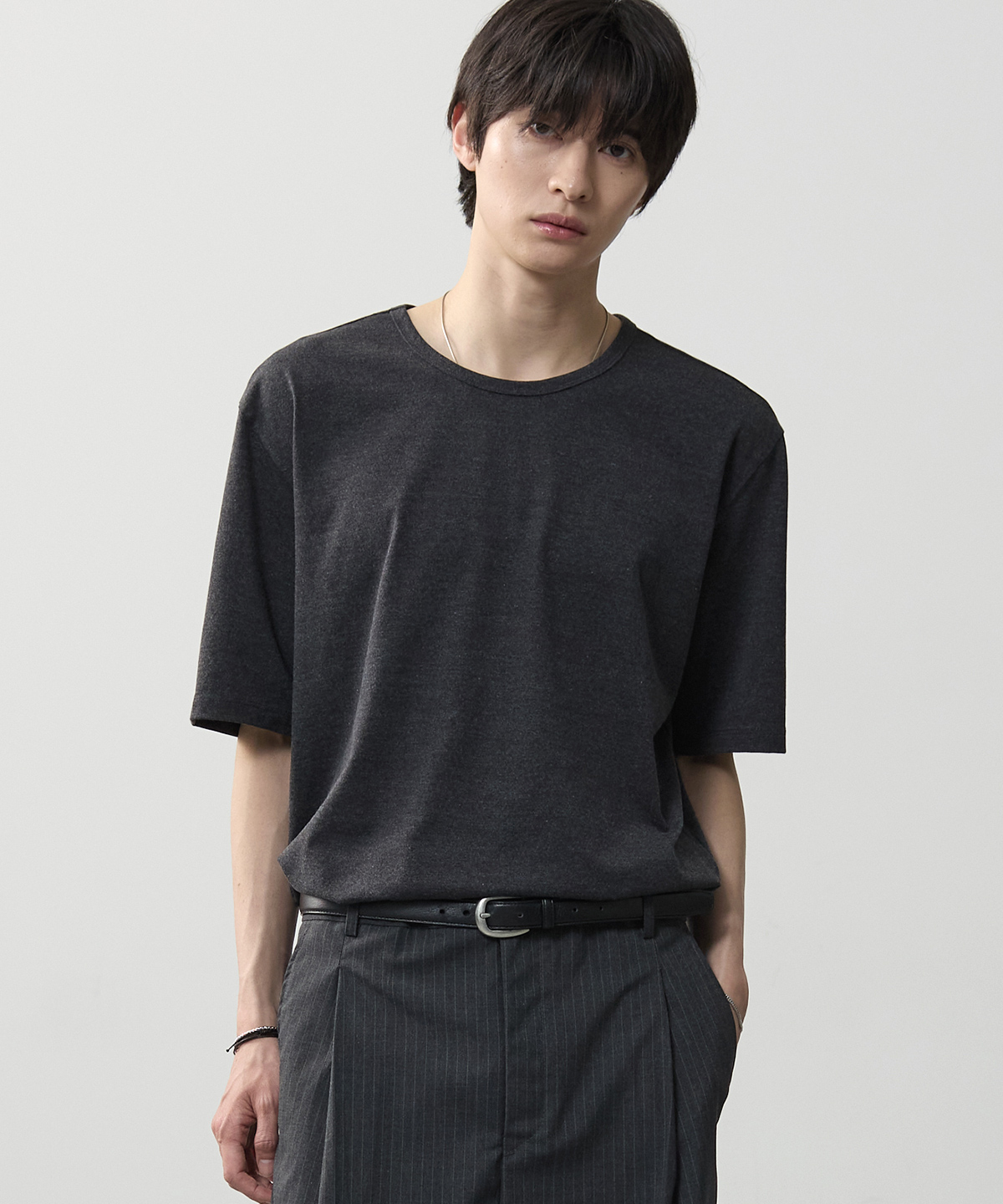 Футболка regular fit с U-вырезом
