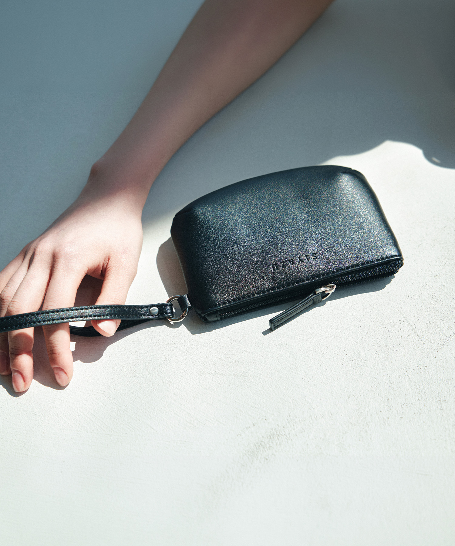 SIAC3124 Loop Leather Mini Pouch_Black