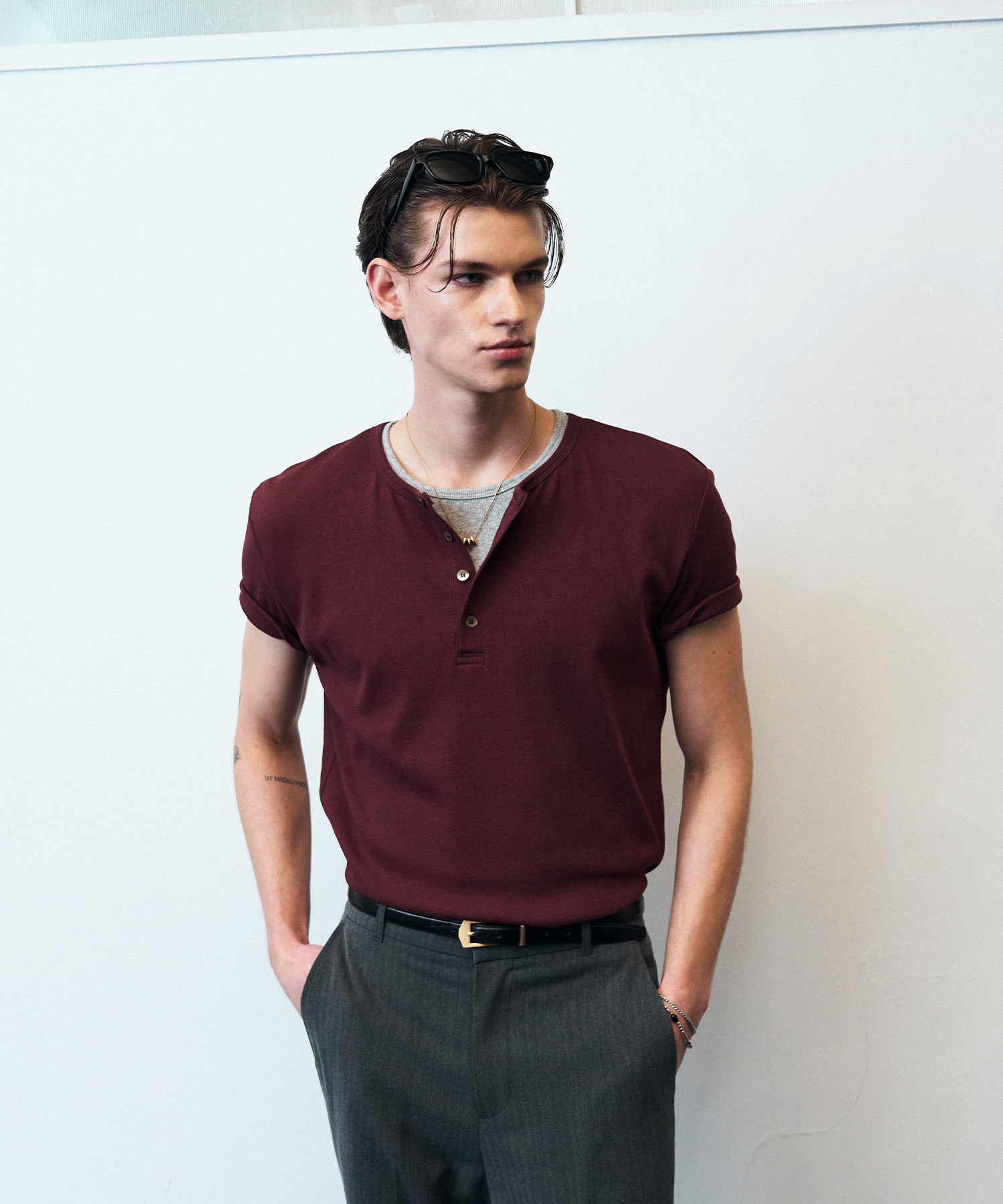 DOUBLE LAYERED RIBBED HENLEY NECK HALF T-SHIRT [BURGUNDY]
