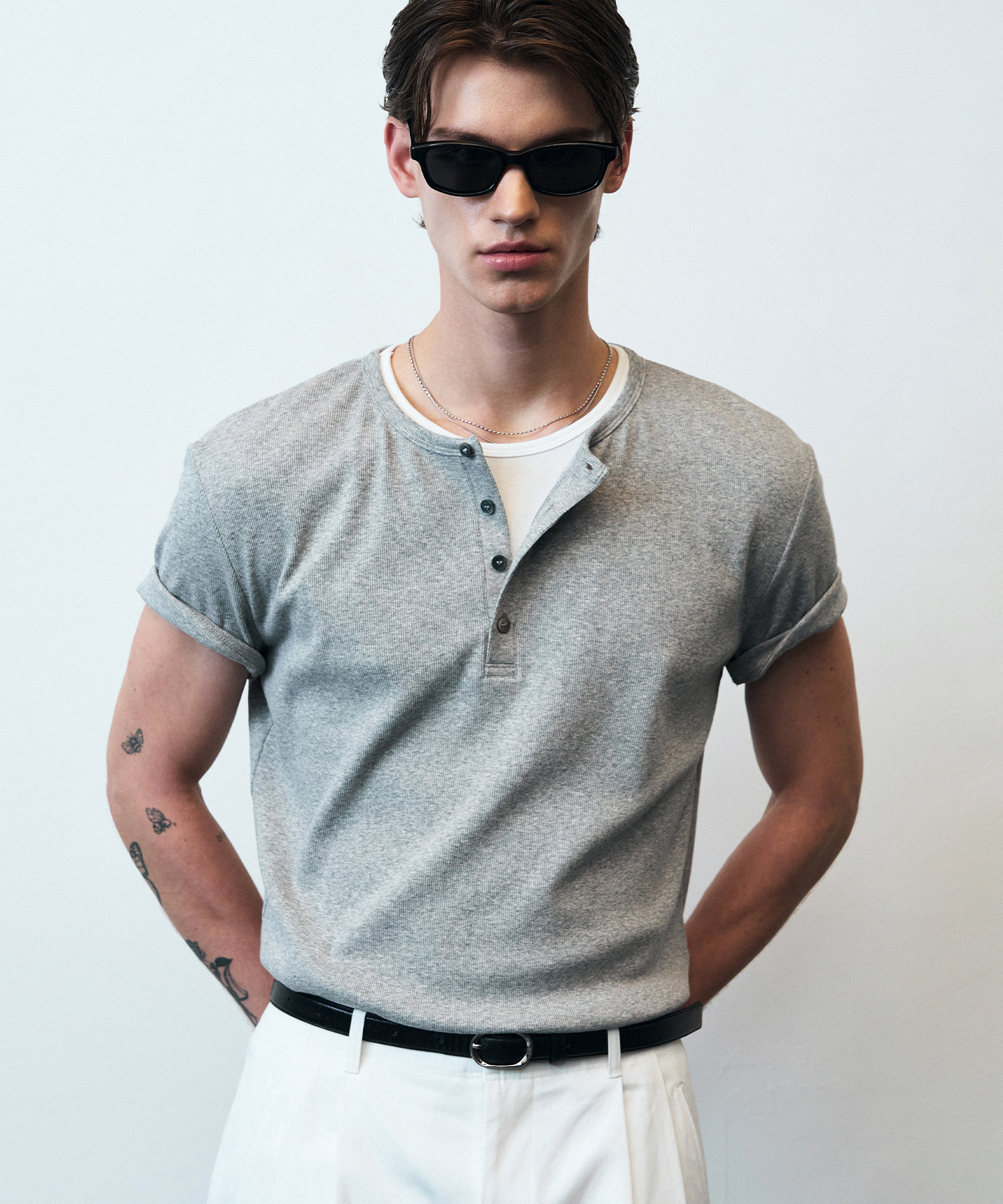 DOUBLE LAYERED RIBBED HENLEY NECK HALF T-SHIRT [M.GREY]