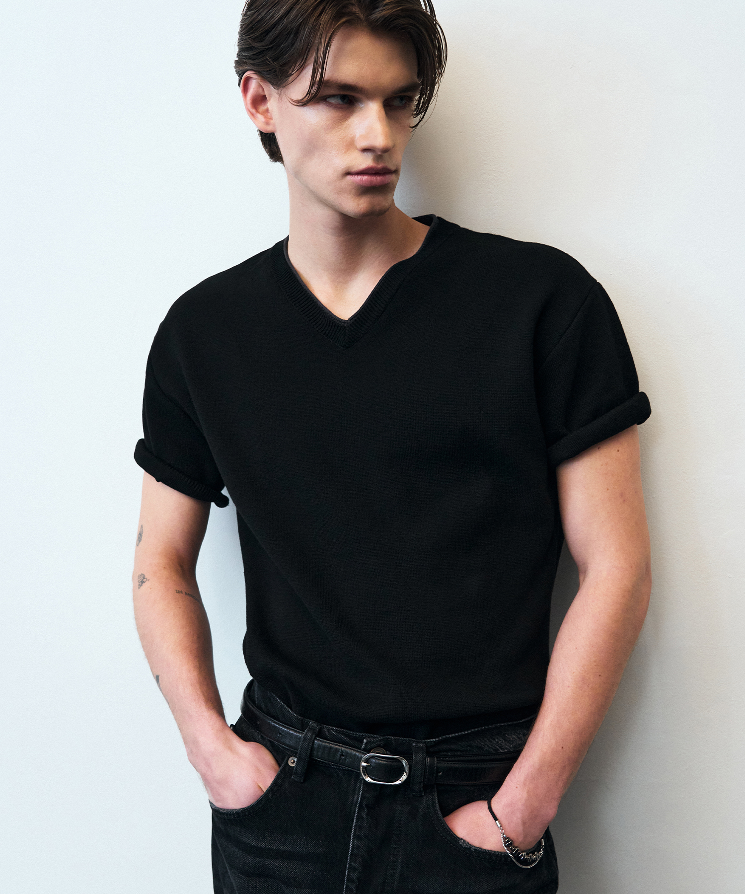 CORE COTTON LAYERED V-NECK HALF KNIT [BLACK]