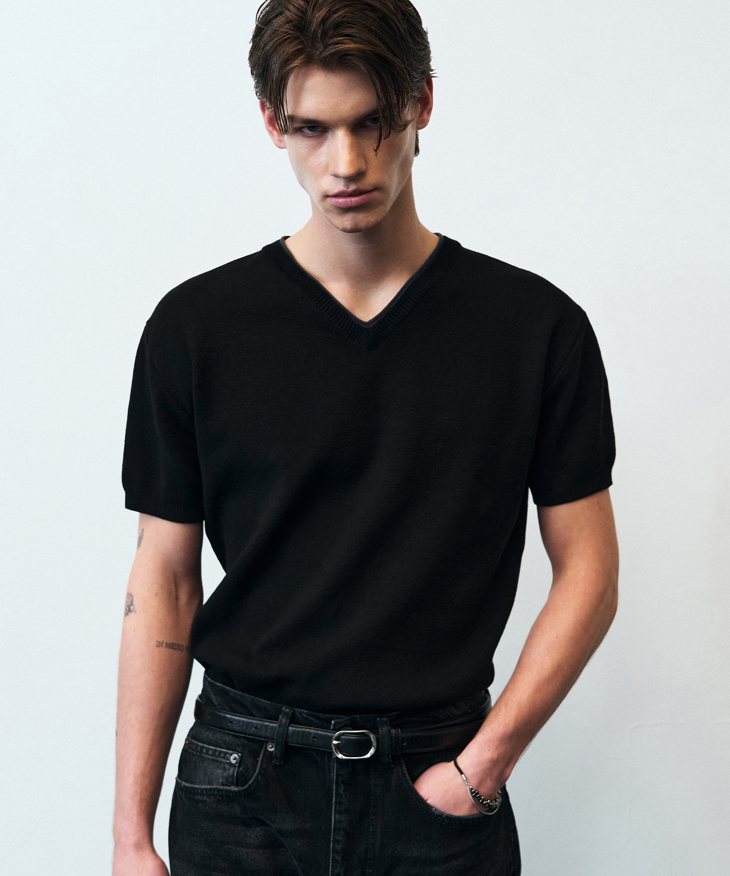 CORE COTTON LAYERED V-NECK HALF KNIT [BLACK]