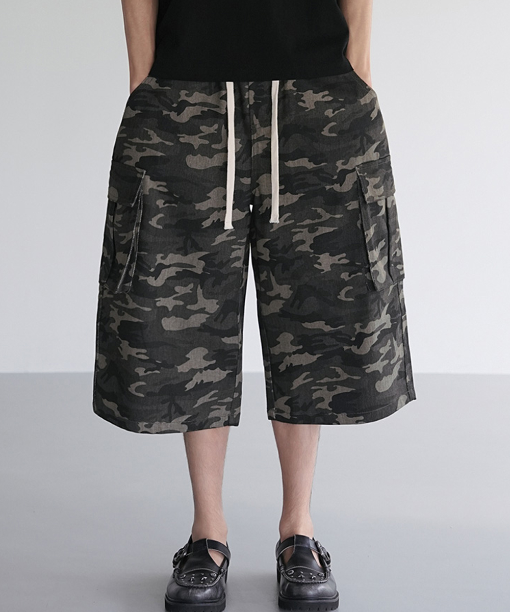 String Band Camo Wide-Length Bermuda Cargo Shorts