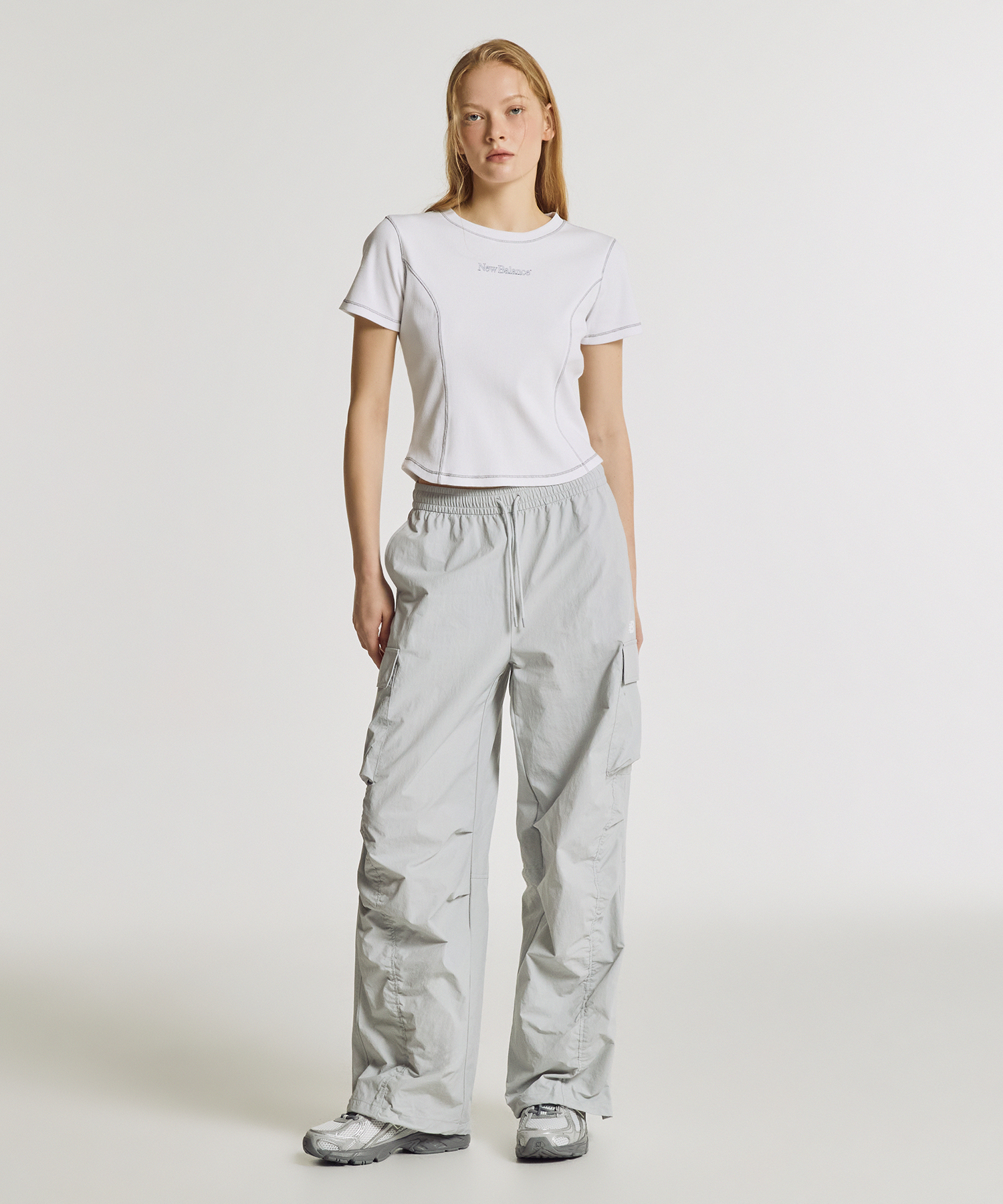 NBNTG2W412 / WOMEN Легкие широкие брюки карго из нейлона (GRAY)