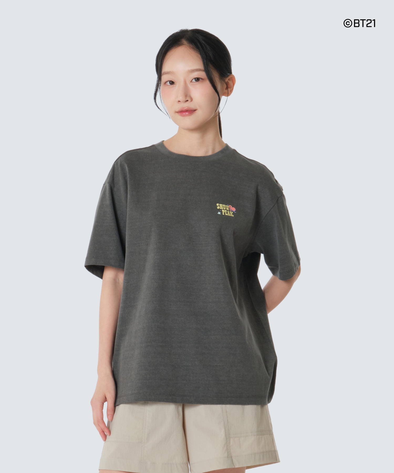 [Snow Peak x BT21] Женская графическая футболка (S26MWFTS92) Dark Charcoal