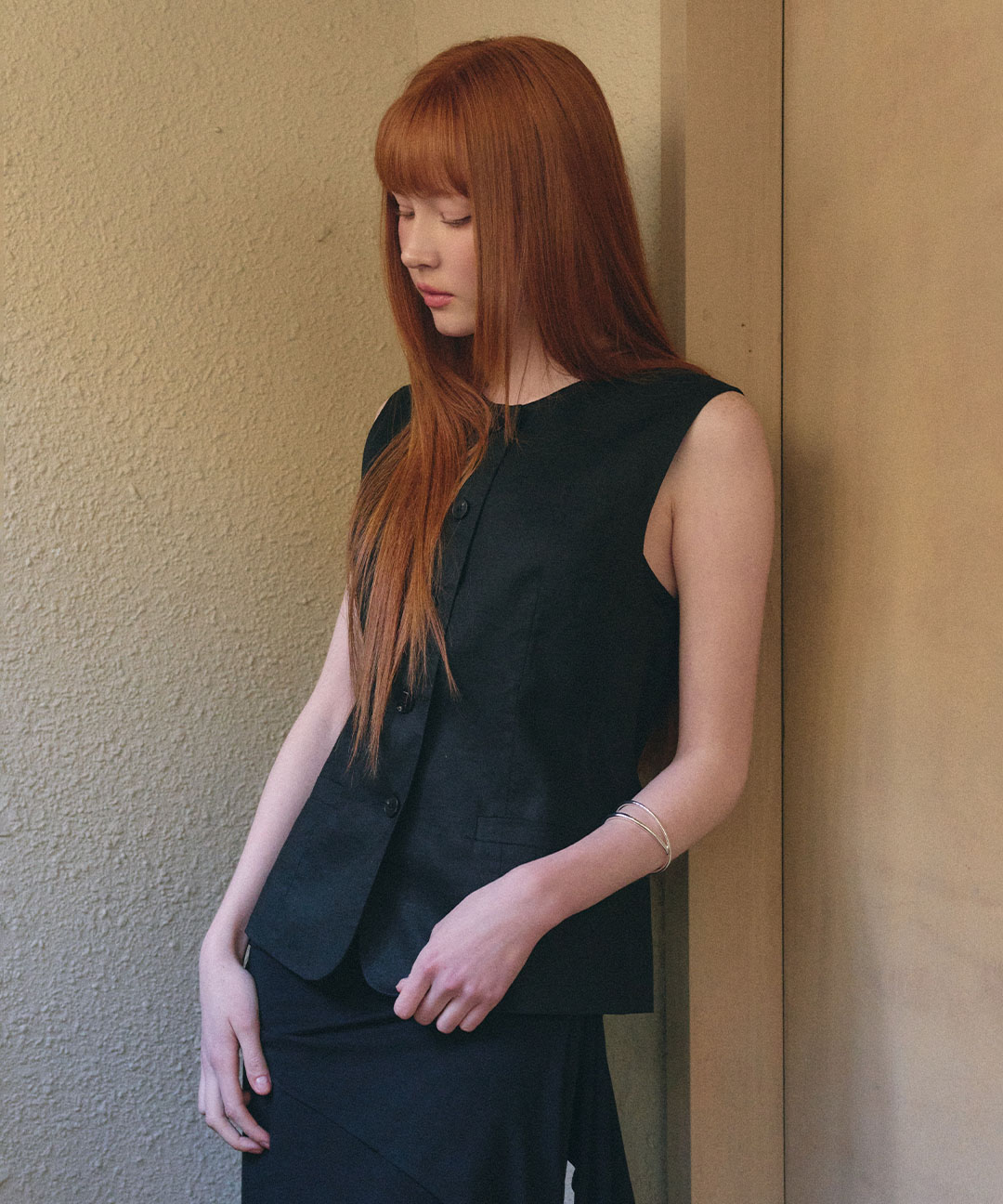woman linen classic vest [black]