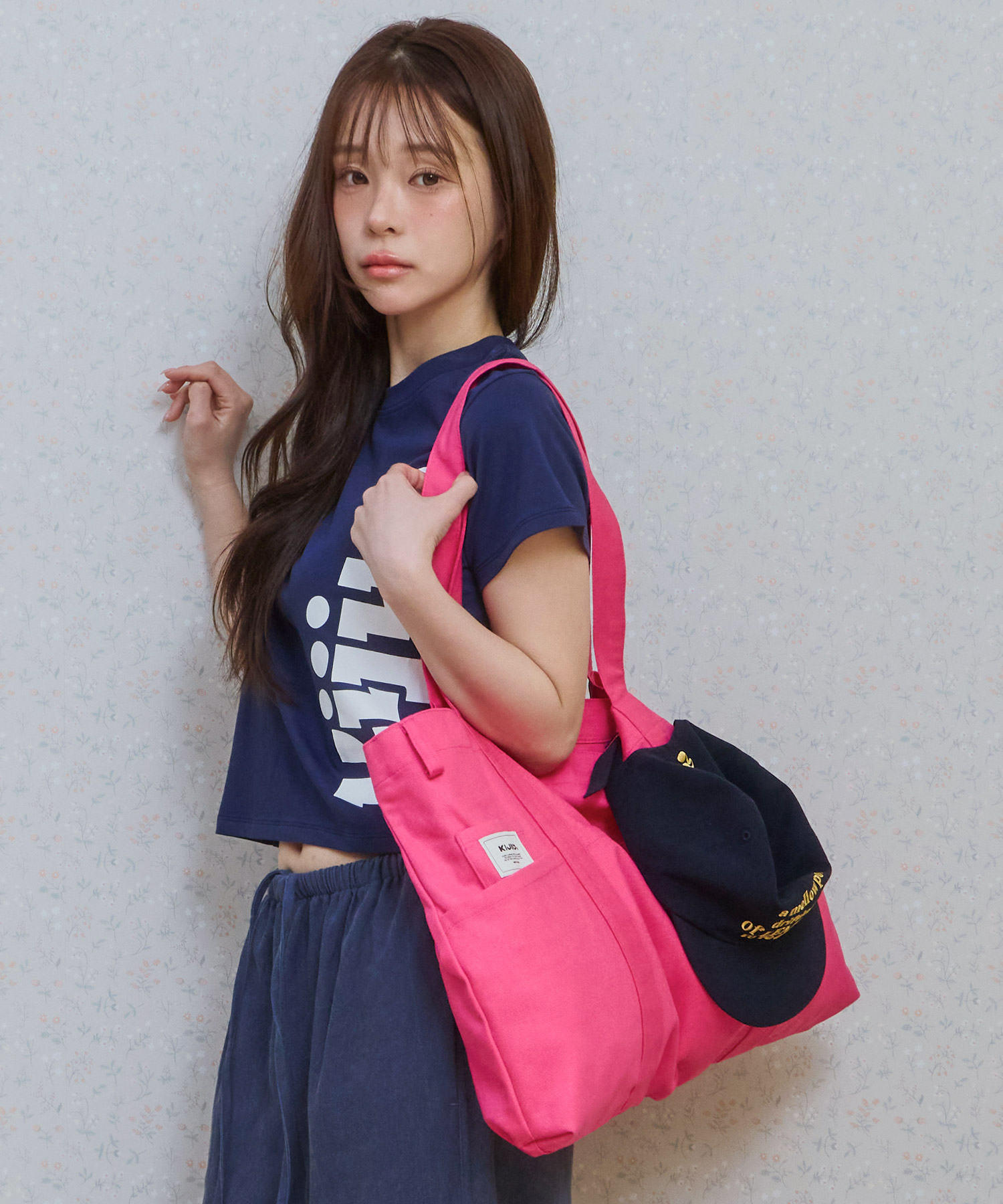 Ke906. angled pocket utility tote hot pink