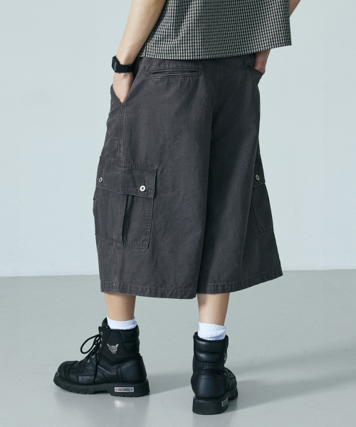 Washed Cotton Wide Cargo Bermuda Pants [Charcoal] thumbnail 3