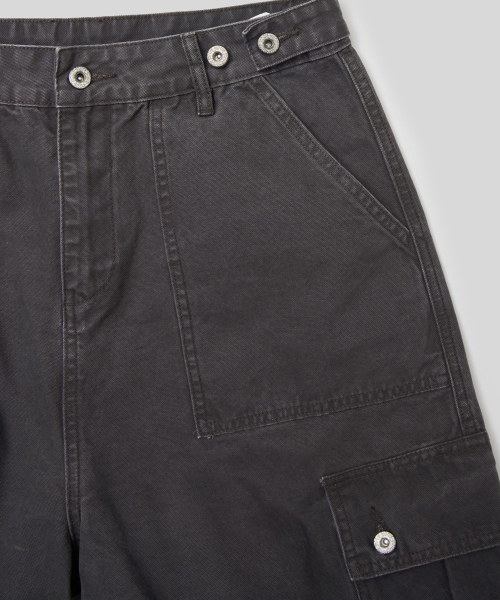 Washed Cotton Wide Cargo Bermuda Pants [Charcoal] thumbnail 9