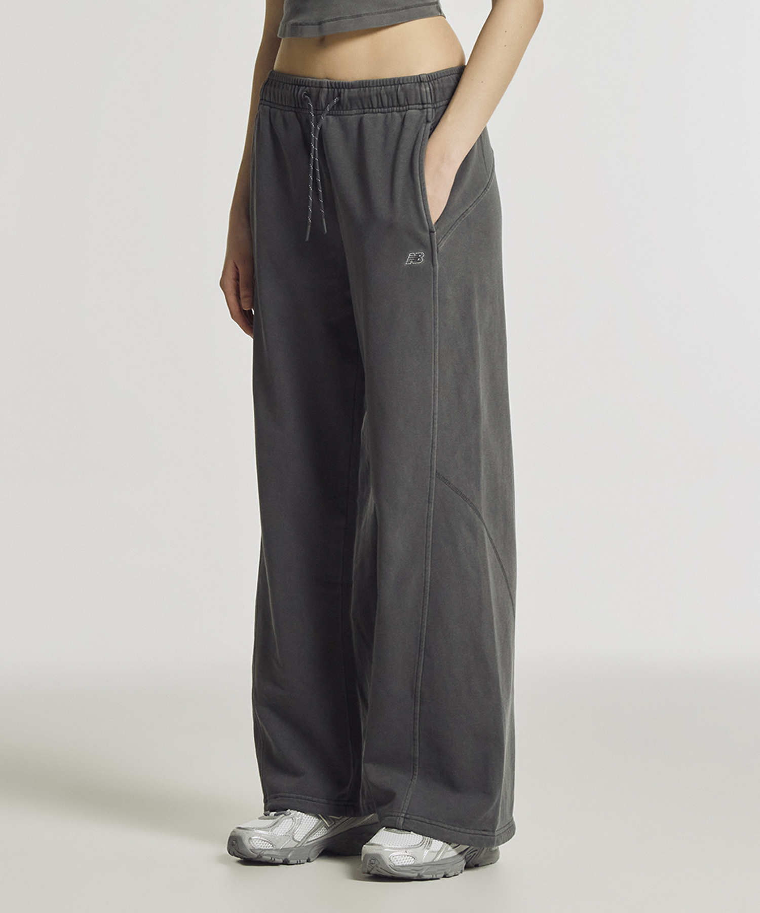 NBMLG2W442 / Женские легкие трикотажные брюки оверсайз (DYEING CHARCOAL)