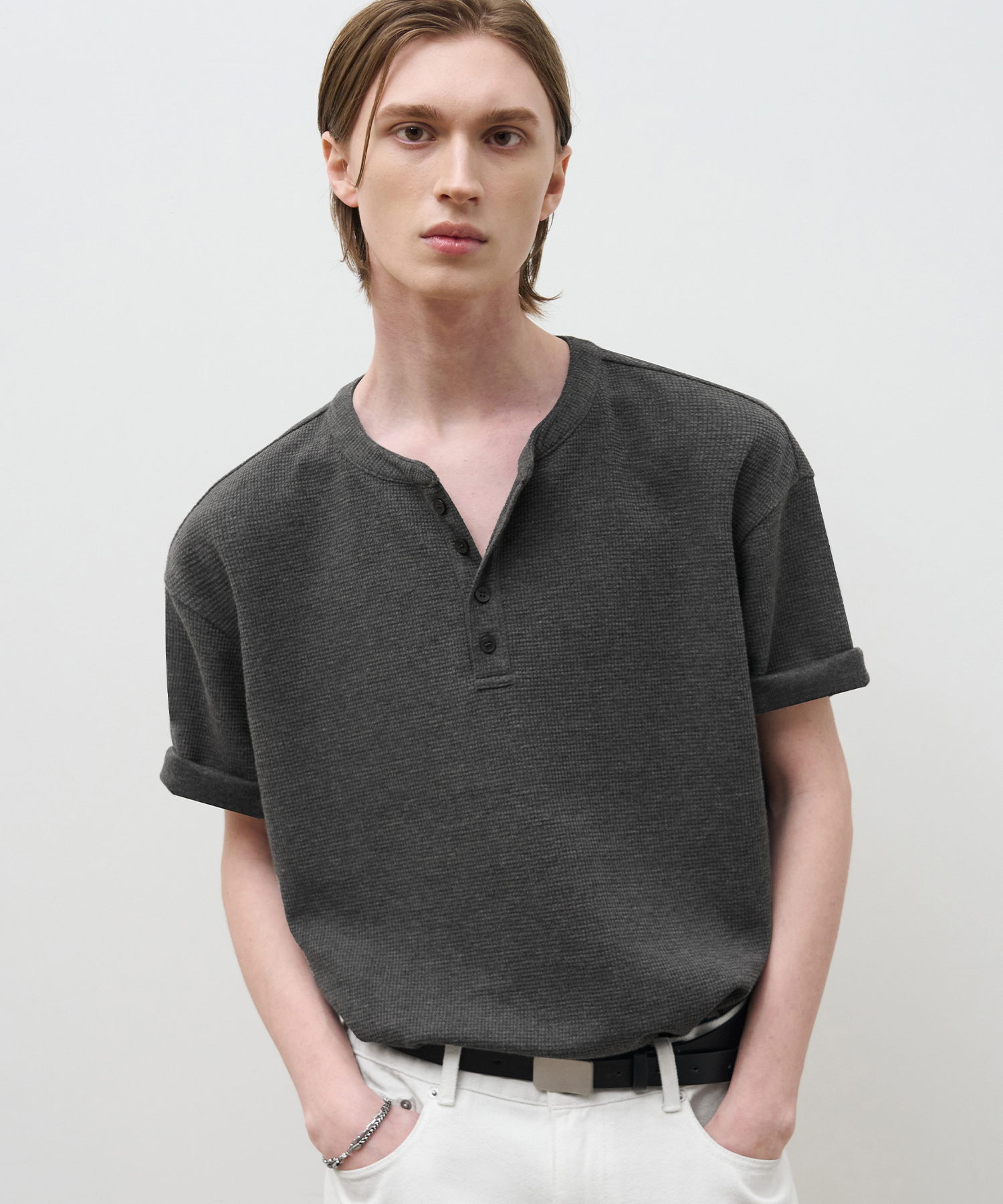 WAFFLE HELYNECK HALF T-SHIRT [CHARCOAL]