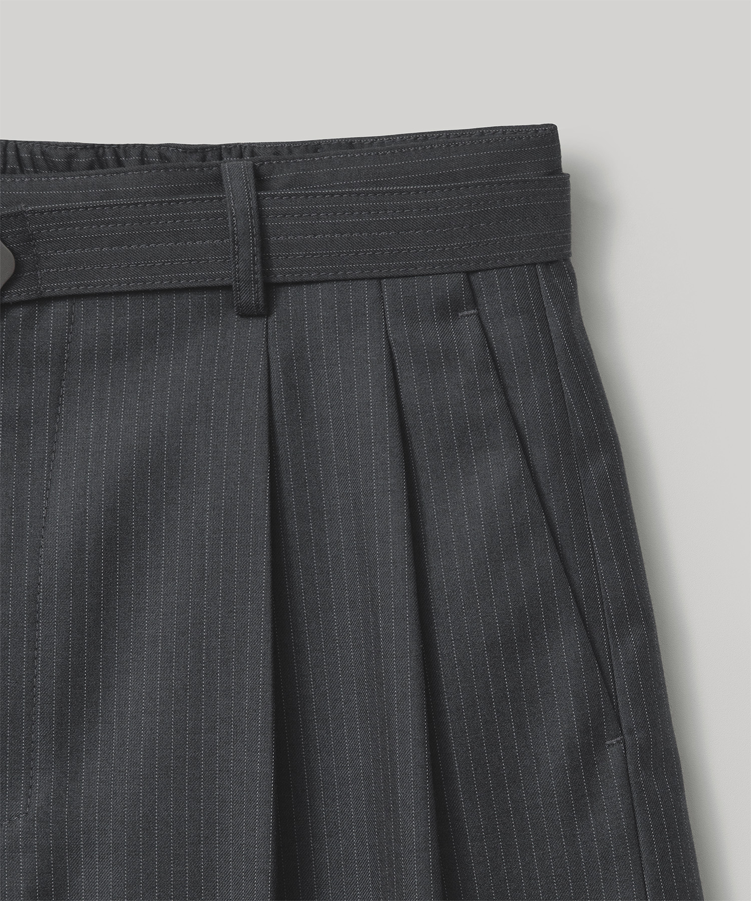 Hemingway Stripe Bermuda Pants (Heather Charcoal)