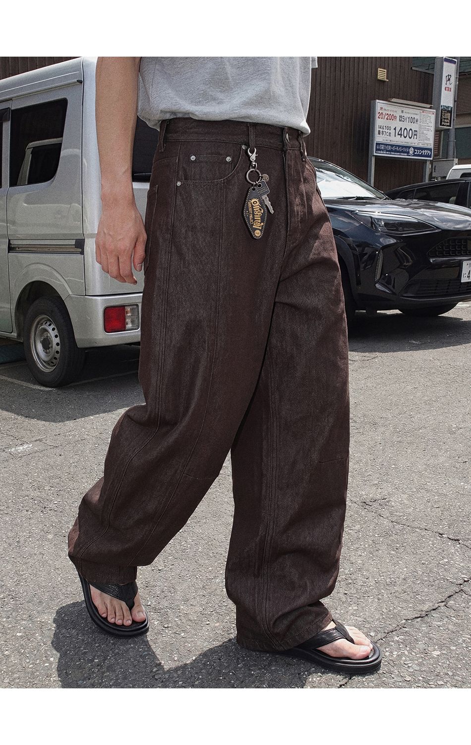 NON-FADE CURVED DENIM PANTS BROWN