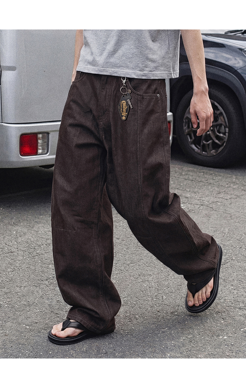 NON-FADE CURVED DENIM PANTS BROWN
