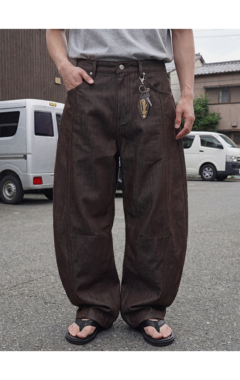 NON-FADE CURVED DENIM PANTS BROWN