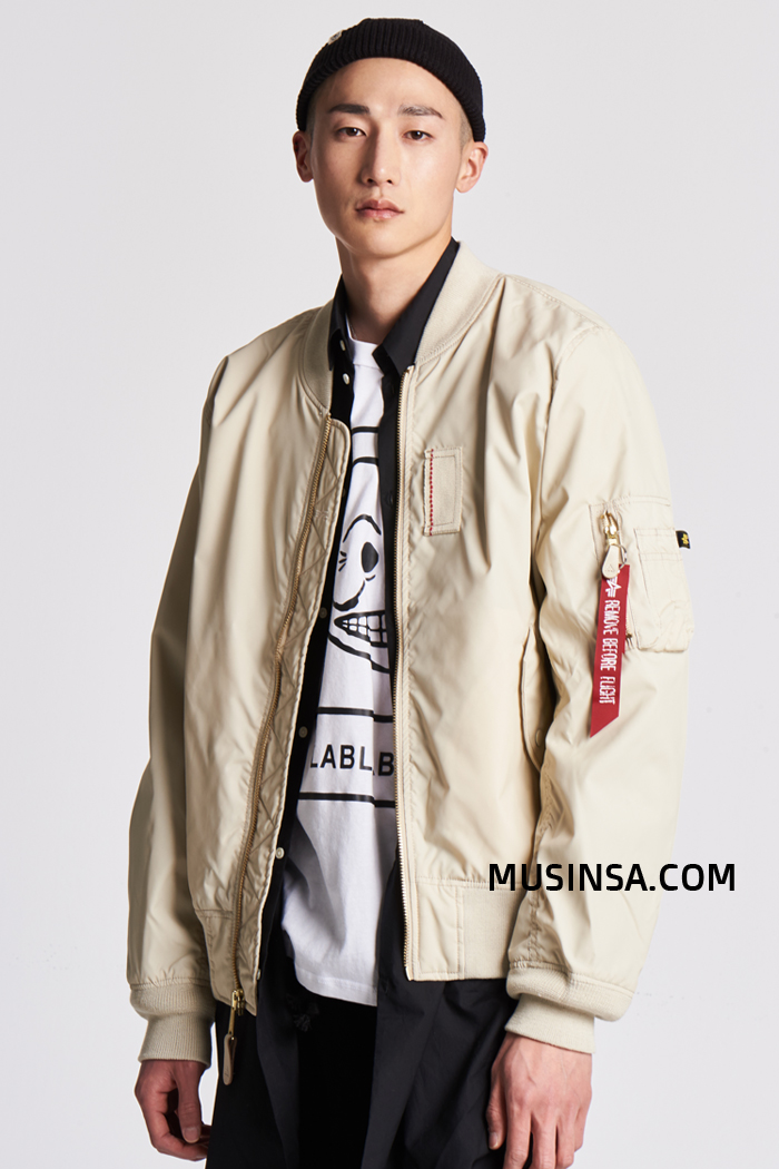 클래식한 스카이 마스터 MA-1 재킷