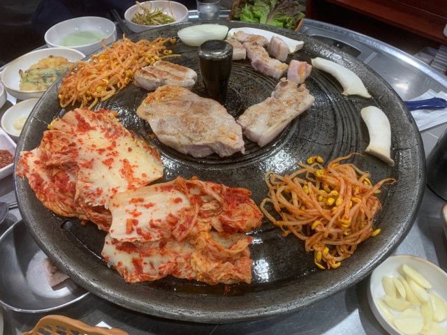 솥뚜껑 삼겹살집 | 기타 갤러리 - 무신사