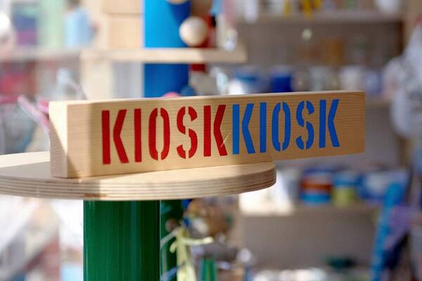 매 순간 다른 색을 담아내는 키오스크 키오스크