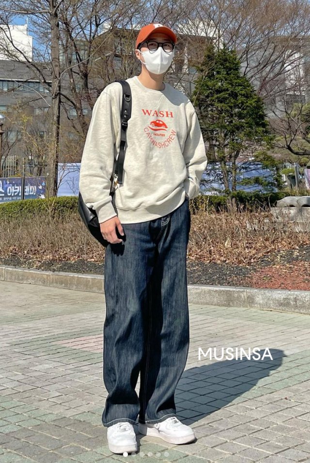 크레이지 카 워시 크루 상의 액세서리 주얼리 패션 스타일링 사진 - 브랜드 스태프 코디 스타일 | 무신사 브랜드 스냅 크레이지 카 워시 크루 상의... 