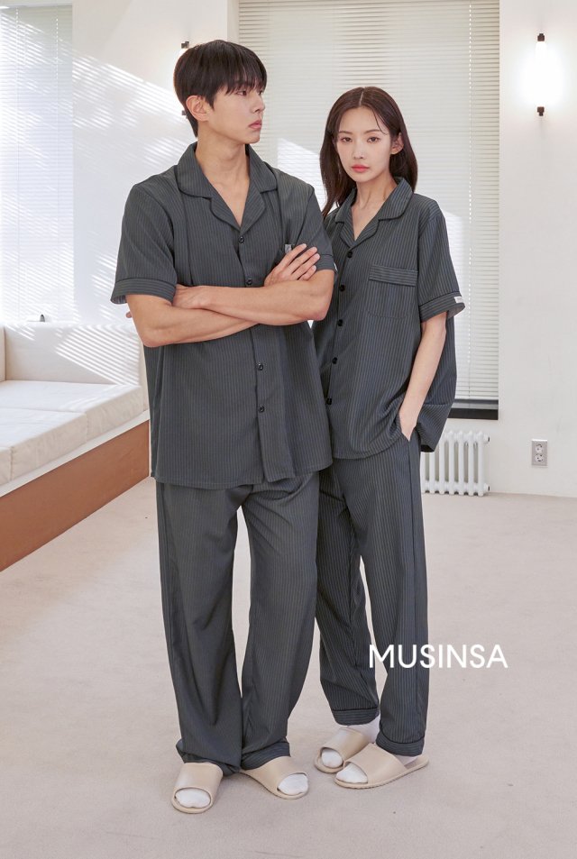 스타일링 사진 - 브랜드 스태프 코디 스타일 | 무신사 브랜드 스냅 홈웨어  패션 스타일링 사진 - 브랜드 스태프 코디 스타일  | 무신사 브랜드 스냅