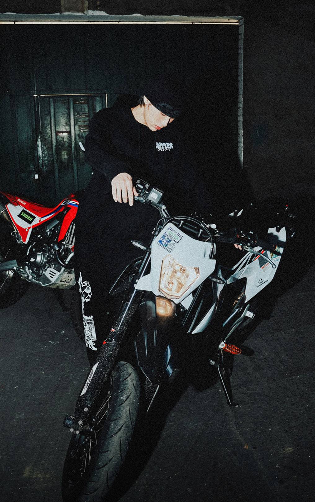 가터갤러리 X 태이 컬래버레이션 컬렉션 가터갤러리 X 태이 컬래버레이션 컬렉션