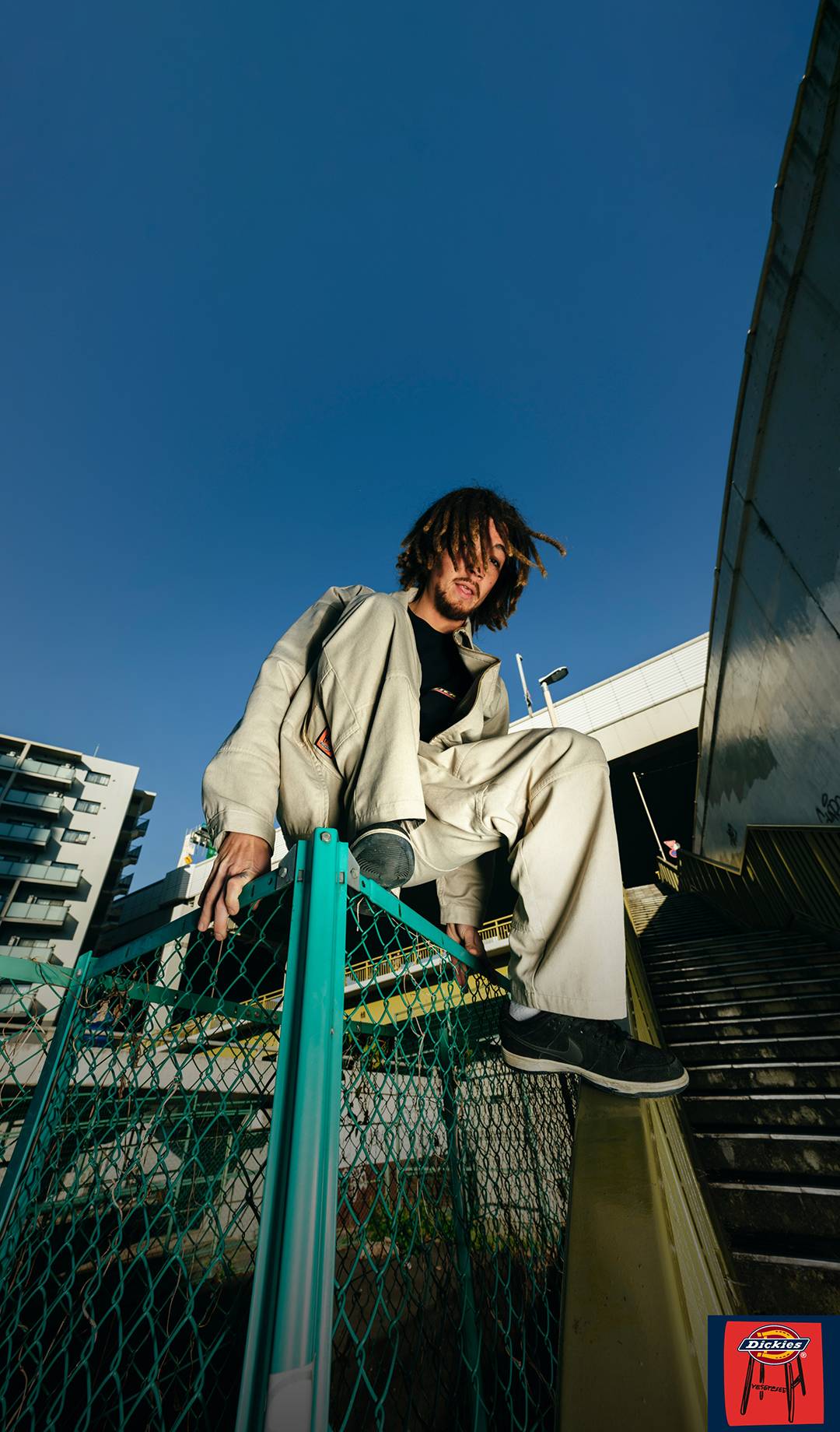 불규칙적이고 불완전한 조합으로 갖춰진 완전함