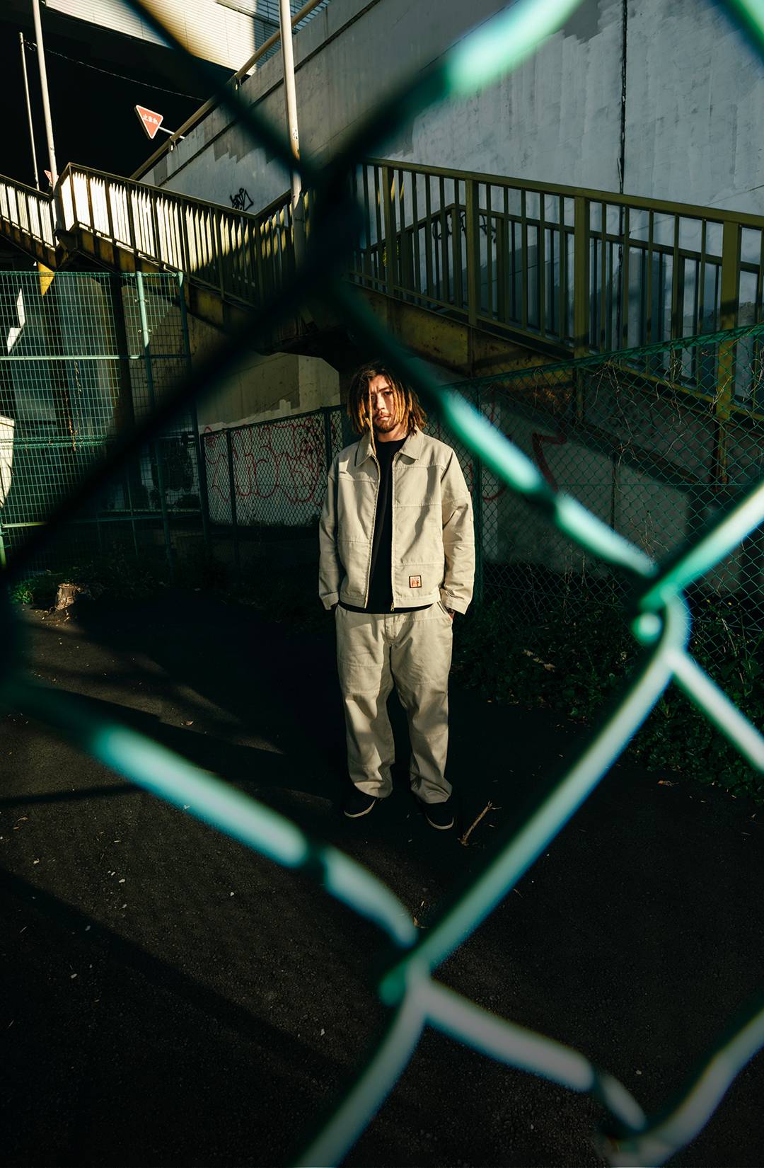 불규칙적이고 불완전한 조합으로 갖춰진 완전함