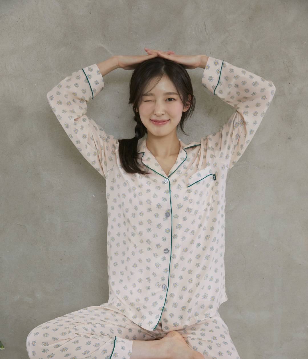 BYC x 오마이걸 아린 | 무신사