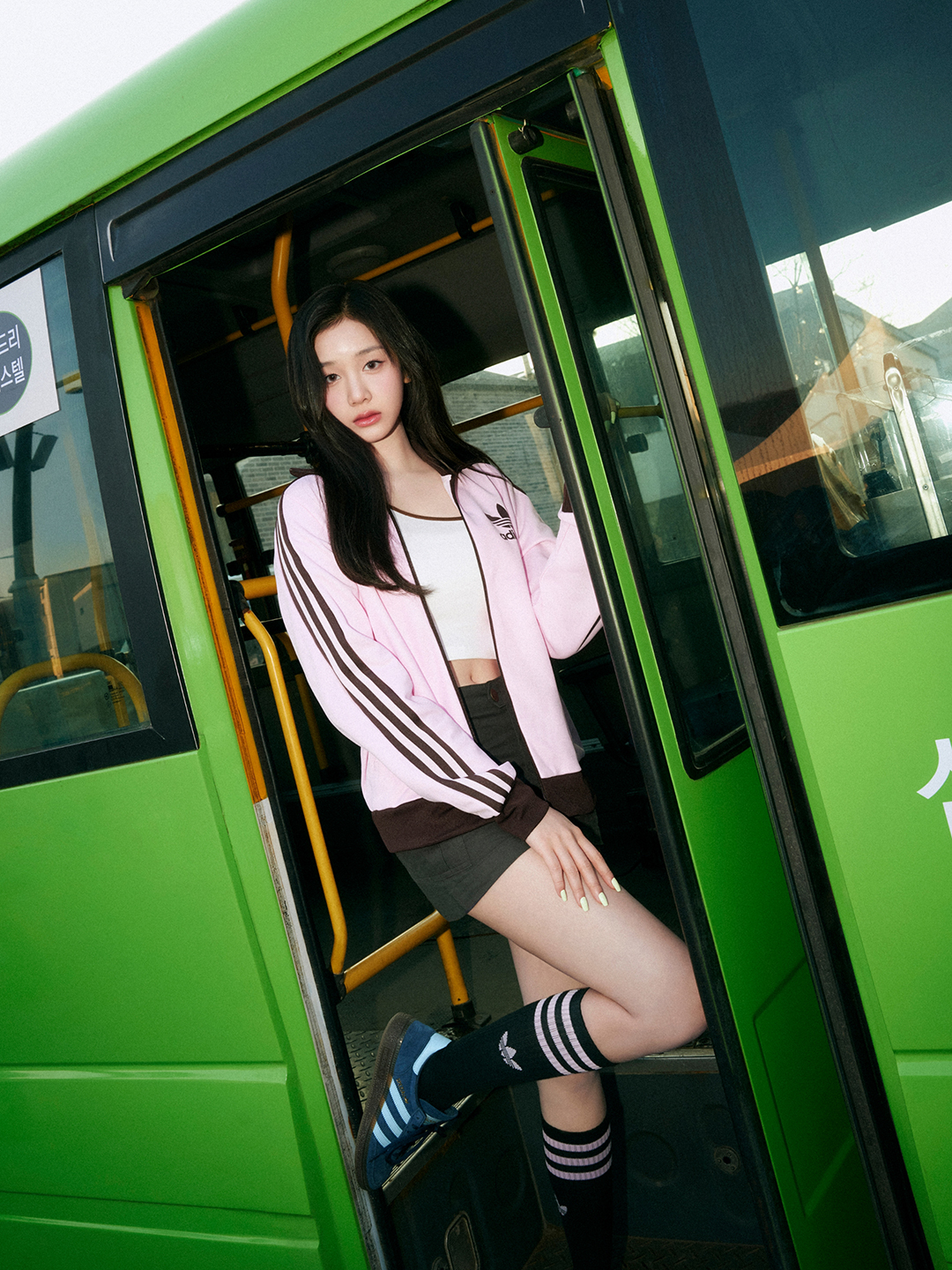 베이비몬스터의 아디다스 슈즈 베이비몬스터의 아디다스 슈즈