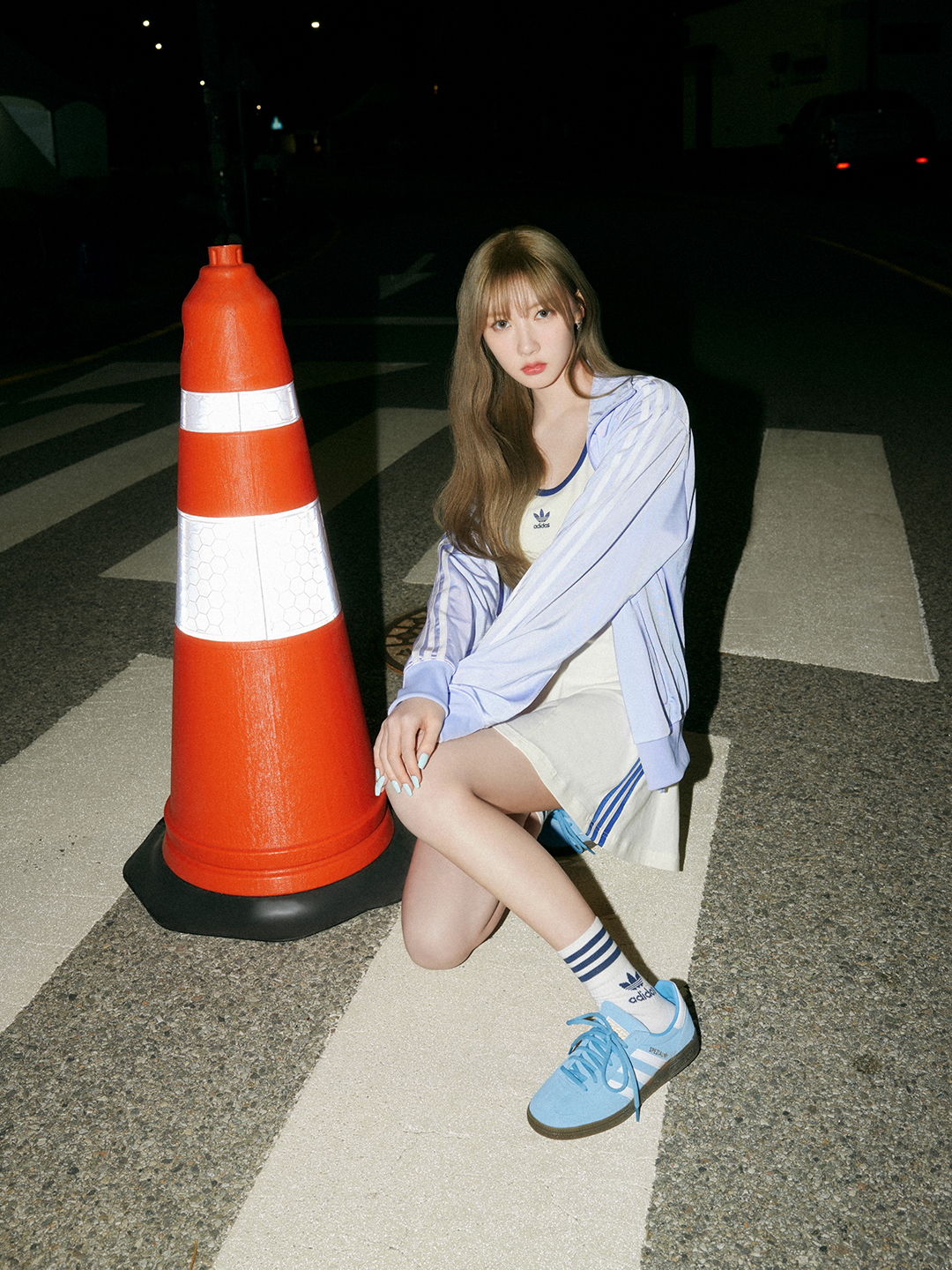 베이비몬스터의 아디다스 슈즈 베이비몬스터의 아디다스 슈즈