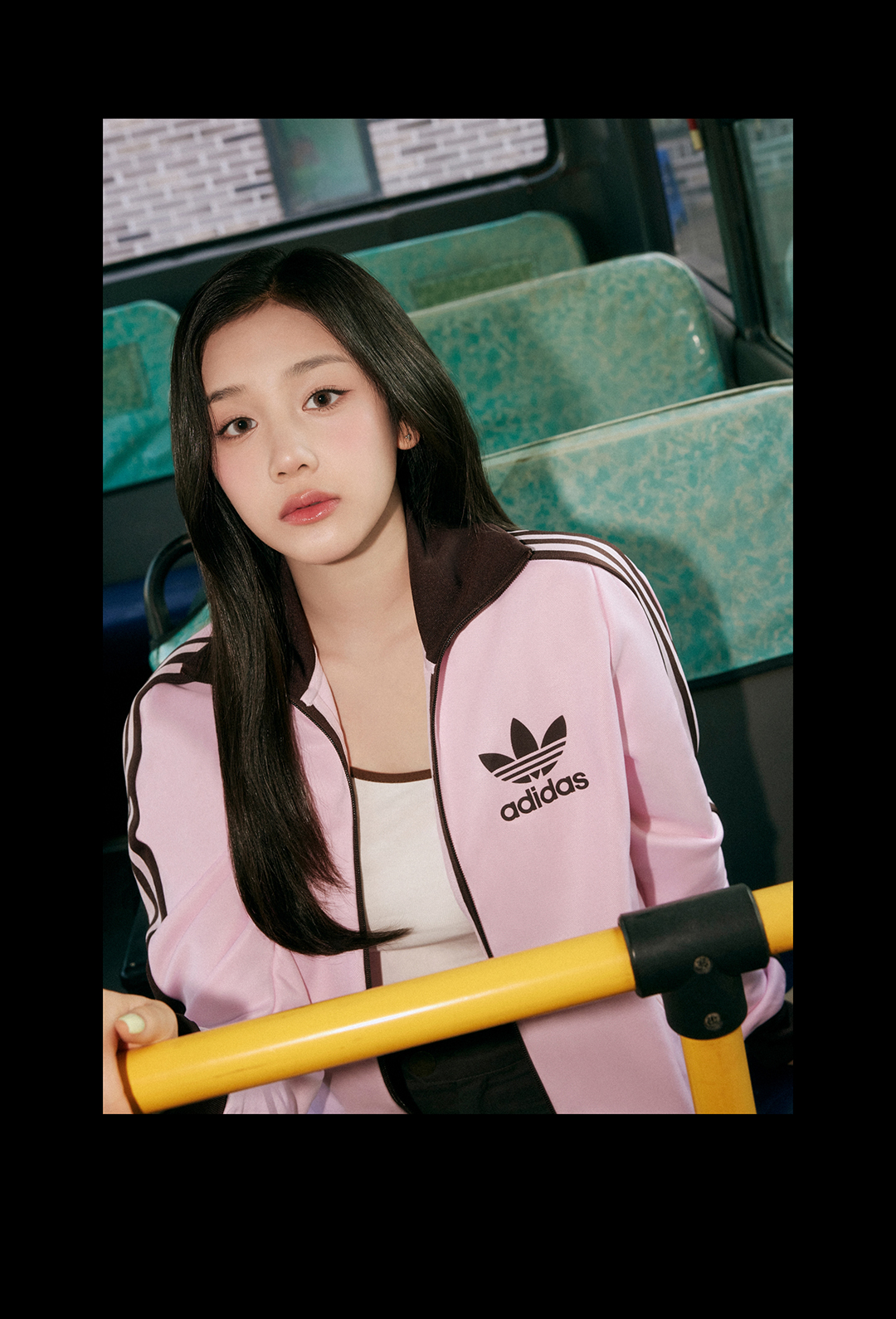 베이비몬스터의 아디다스 슈즈 베이비몬스터의 아디다스 슈즈