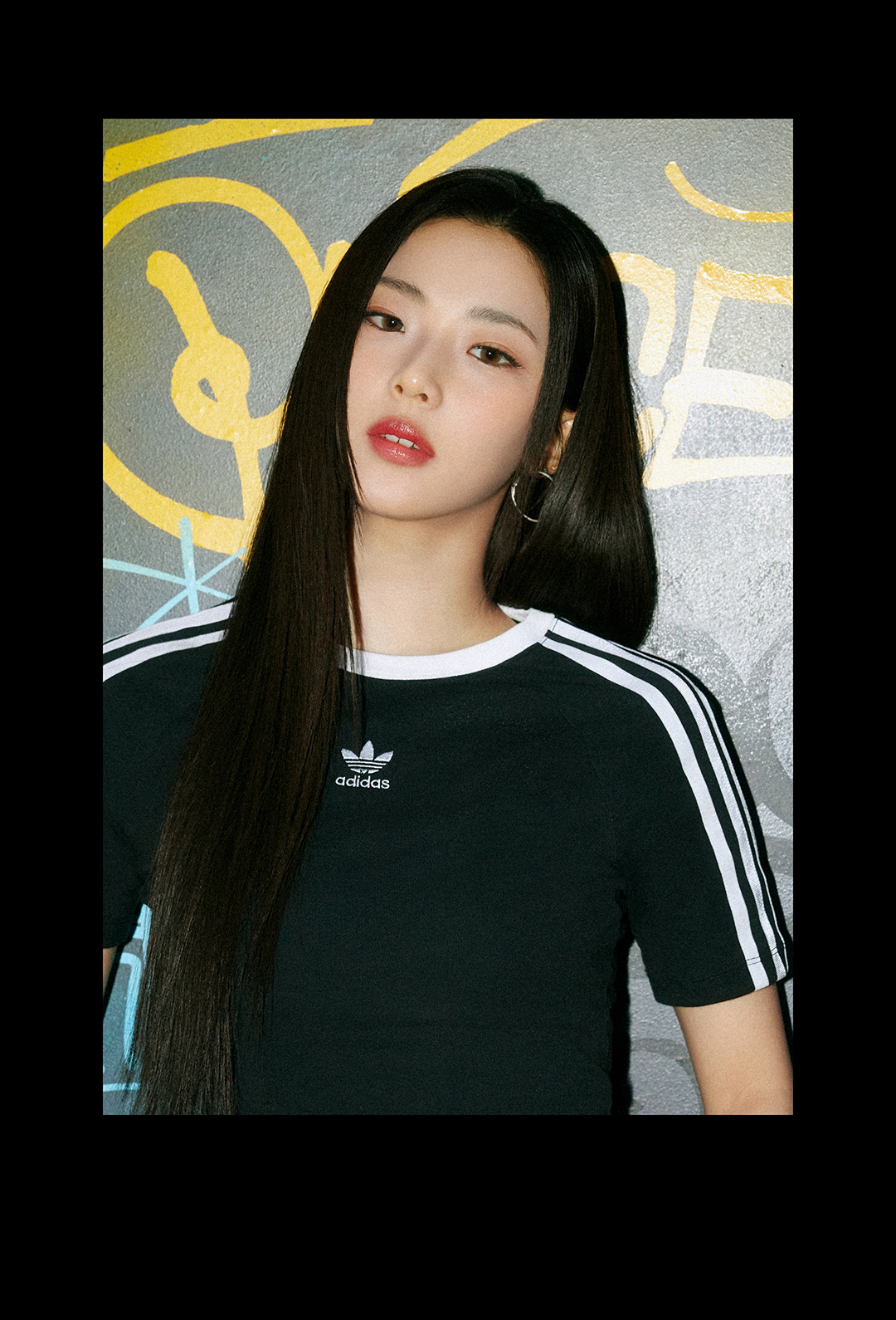 베이비몬스터의 아디다스 슈즈 베이비몬스터의 아디다스 슈즈