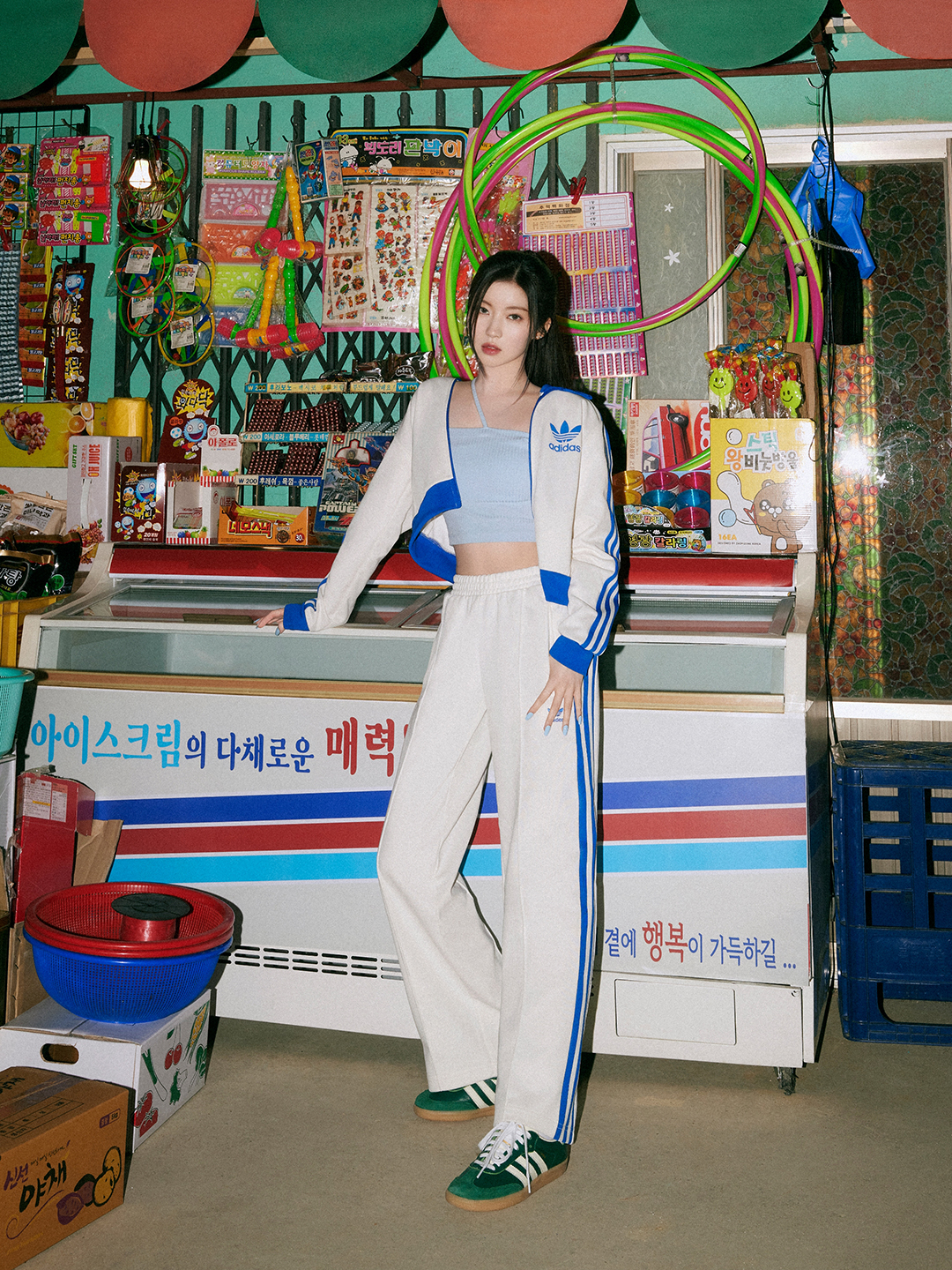 베이비몬스터의 아디다스 슈즈 베이비몬스터의 아디다스 슈즈