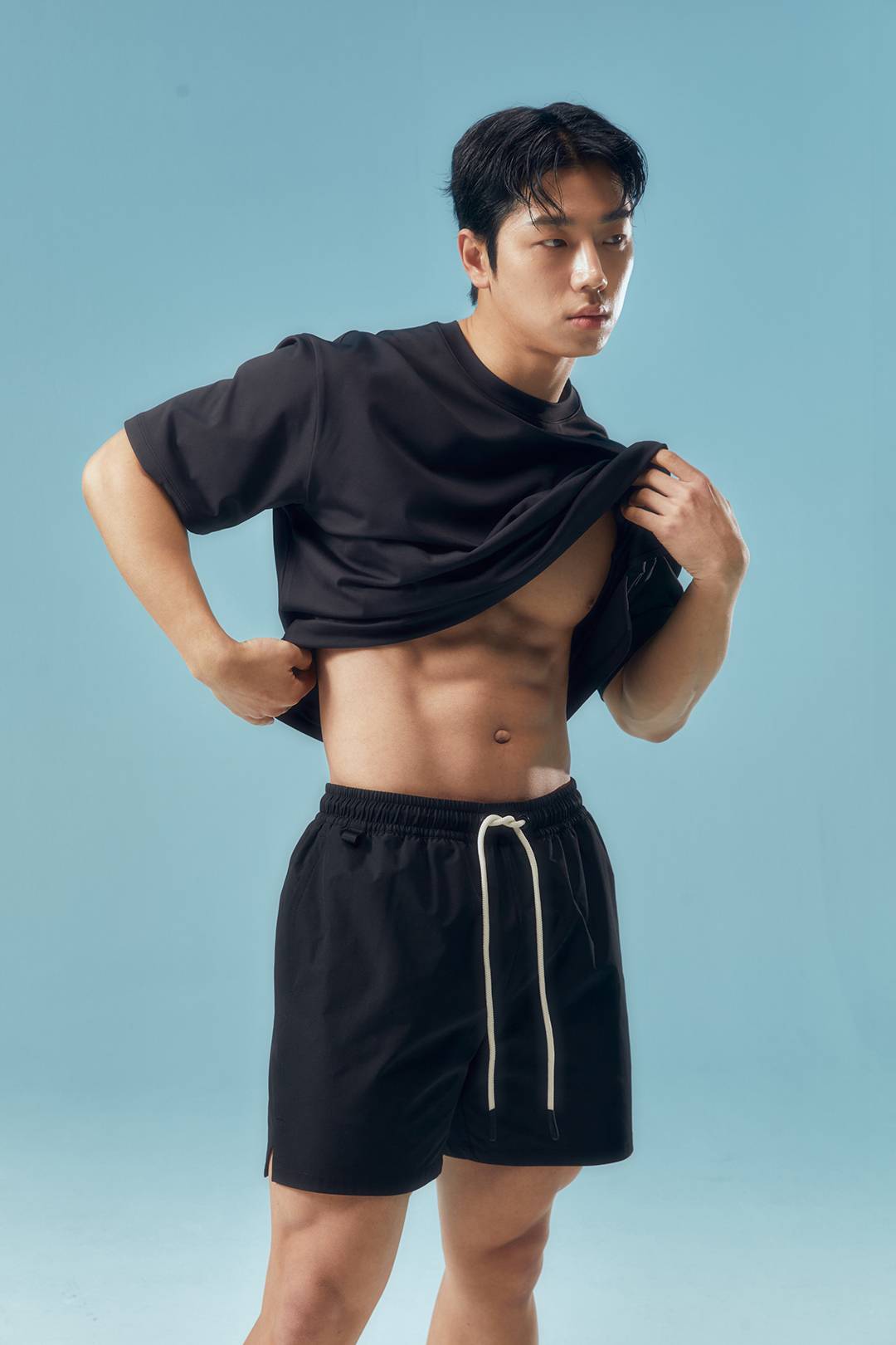 무탠다드 스포츠, 여름 폼 미쳤다!