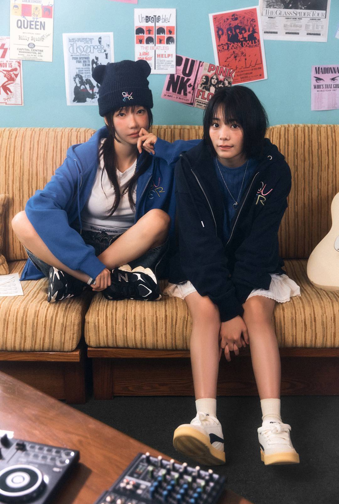 청춘들을 위한 후아유 × 큐더블유이알 컬렉션 청춘들을 위한 후아유 × 큐더블유이알 컬렉션
