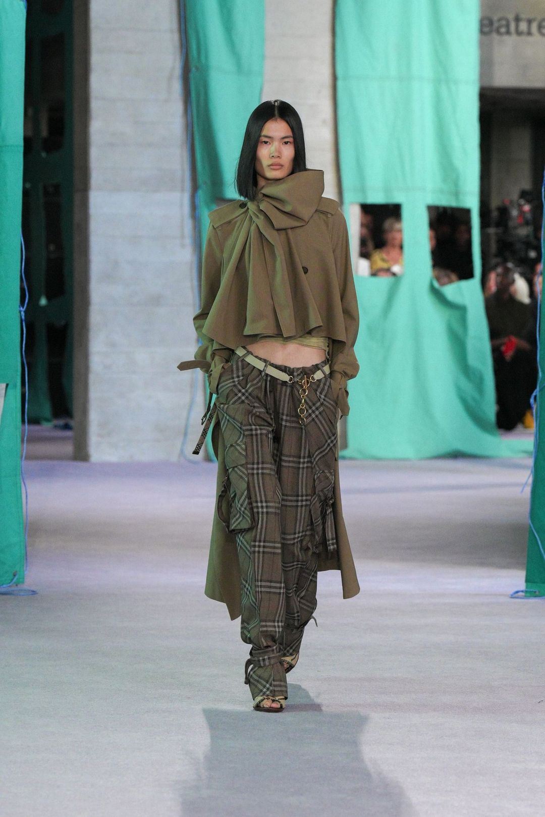 burberry_ss25_runway_010.width-1200_pYEGgDVL31vedVhI.jpg