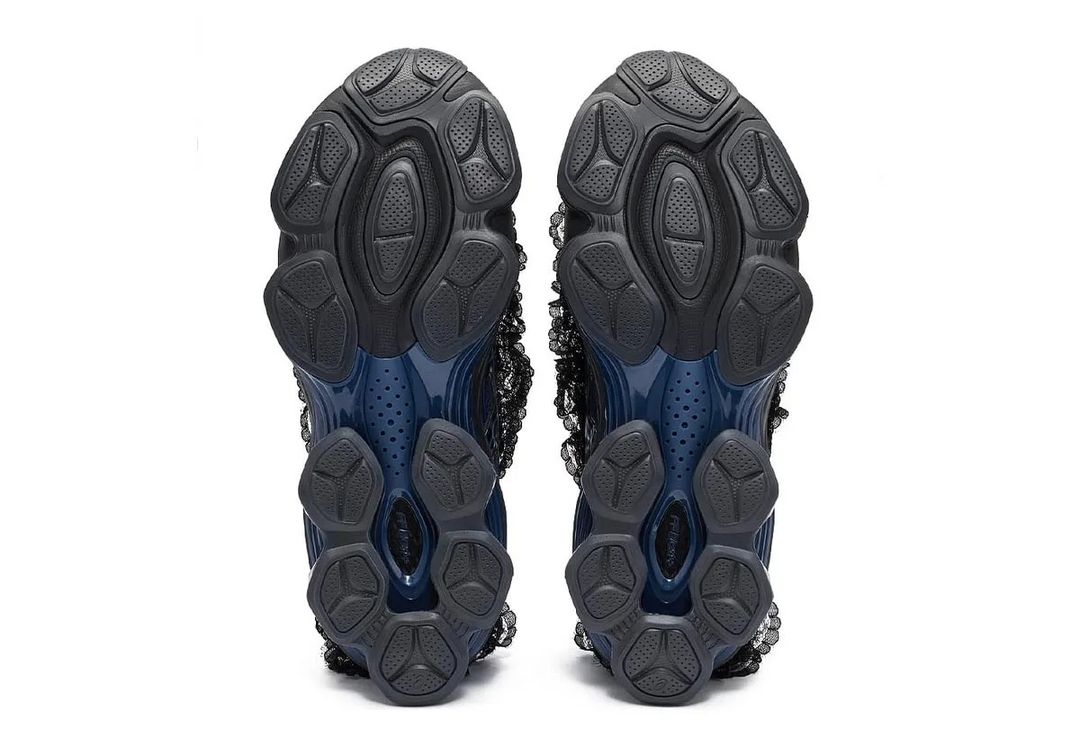 imgi_11_shushu-tong-asics-gel-kinetic-fluent-black-navy-2.jpg