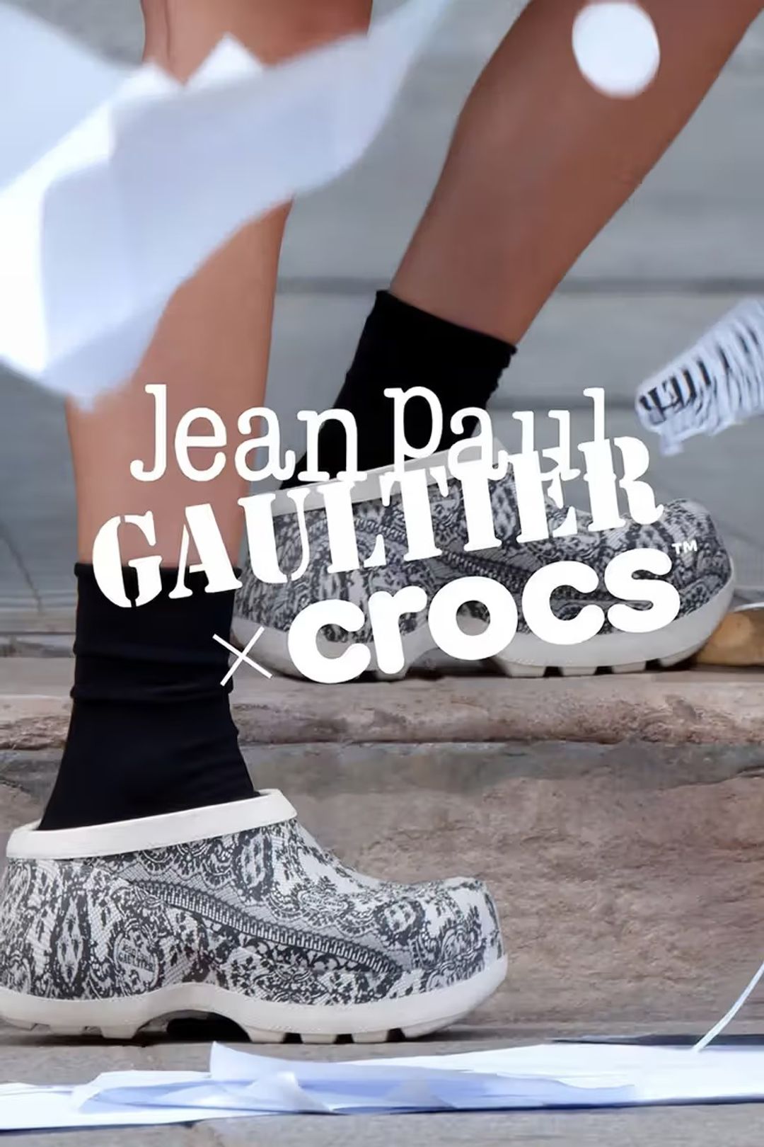 imgi_4_https%3A%2F%2Fkr.hypebeast.com%2Ffiles%2F2025%2F08%2F01%2Fjean-paul-gaultier-crocs-info-03.jpg