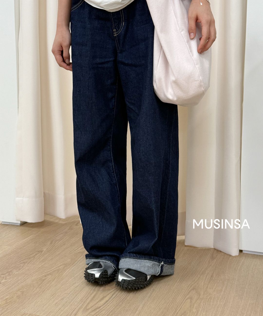 타사출근룩 글로니_최은선_워터마크_3.jpg