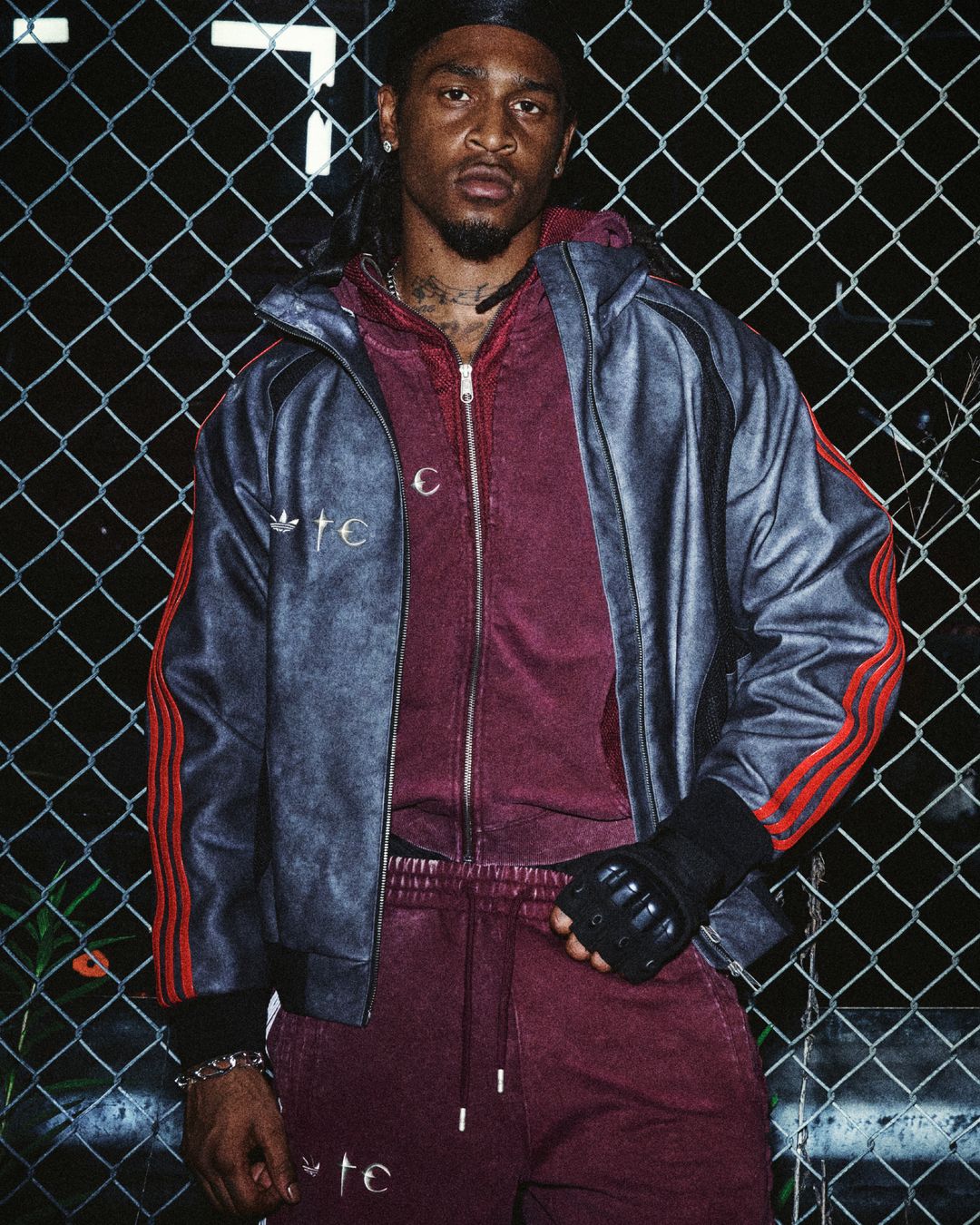 AO_THUGCLUB_FW25_HERO_010_Adobe_1998_Highres_4x5.jpeg의 사본.jpg