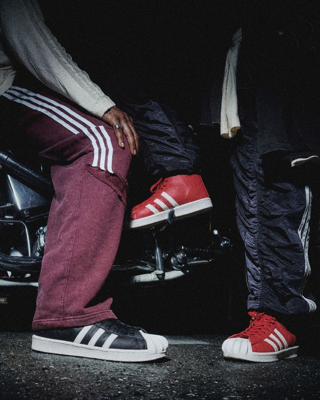 AO_THUGCLUB_FW25_HERO_081_Adobe_1998_Highres_4x5.jpeg의 사본.jpg