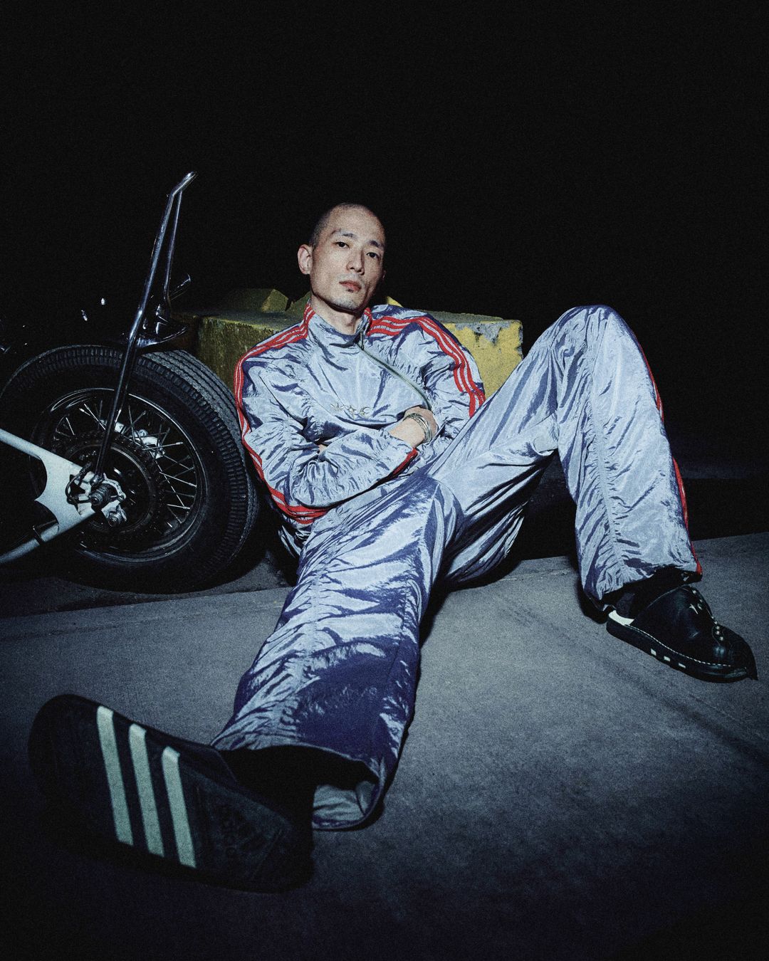 AO_THUGCLUB_FW25_HERO_032_Adobe_1998_Highres_4x5.jpeg의 사본.jpg