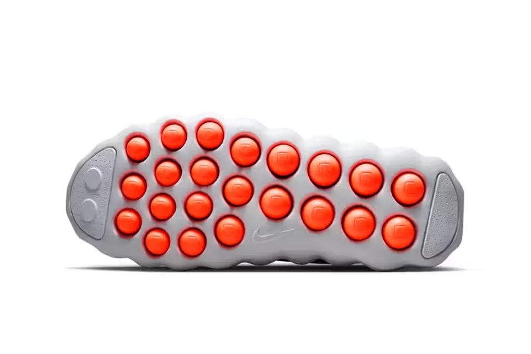 imgi_8_https%3A%2F%2Fhypebeast.com%2Fimage%2F2025%2F10%2F24%2Fnike-mind-002-light-smoke-grey-HQ4308-003-release-info-006.jpg