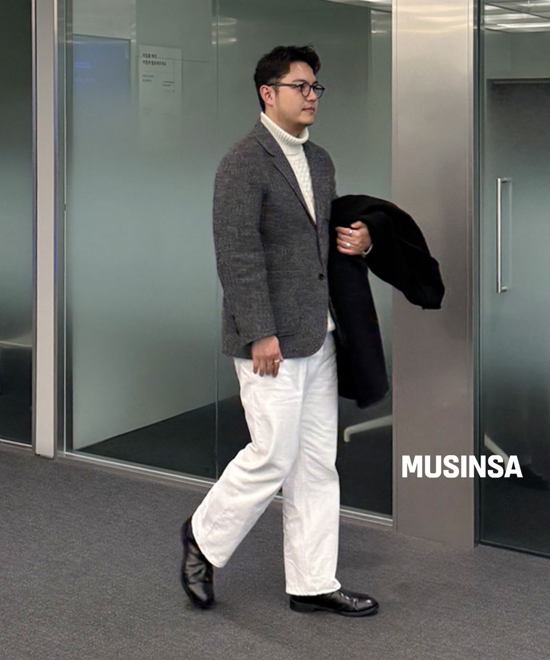 수요출근룩_김지홍_워터마크_4.jpg