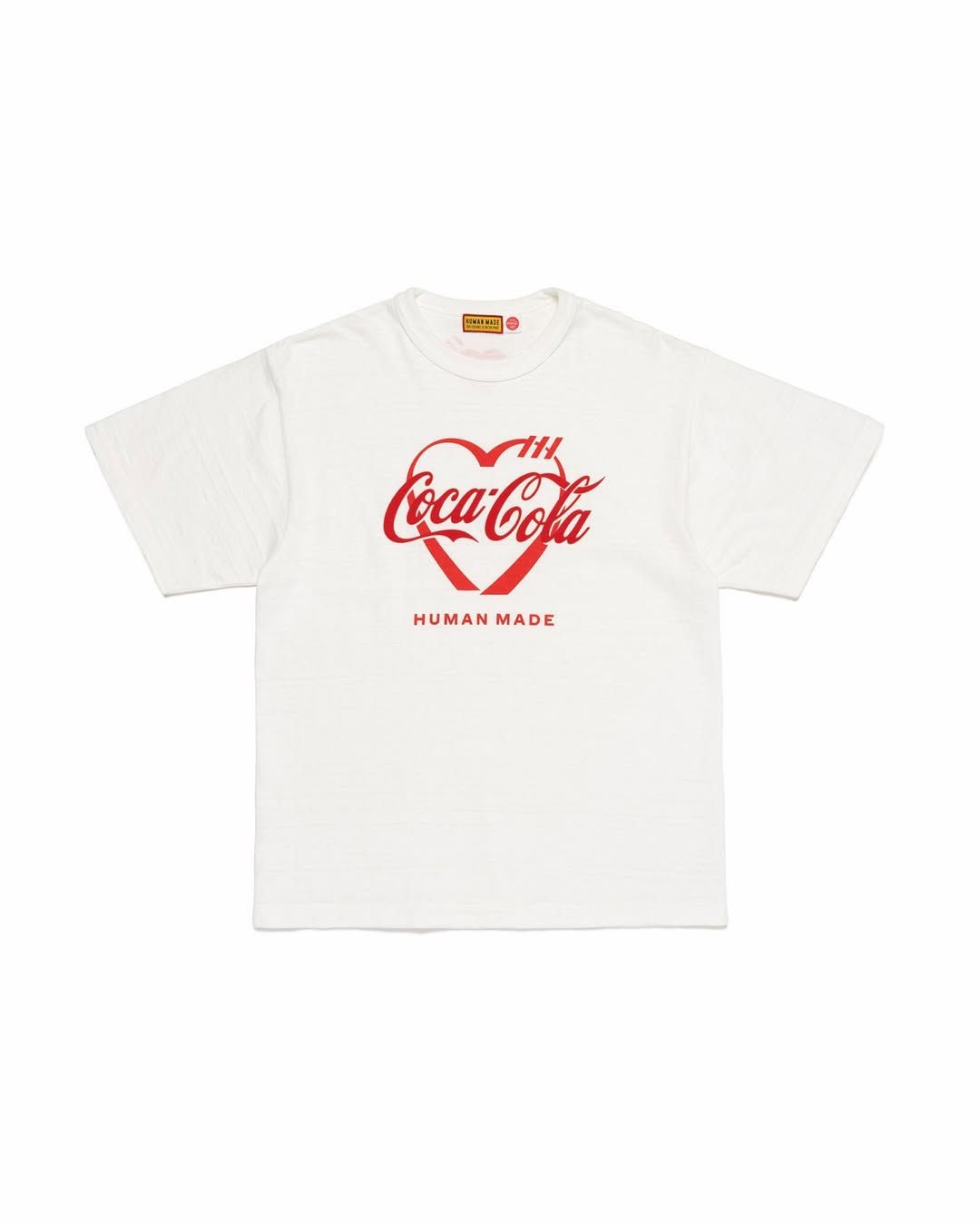 #휴먼메이드(HUMAN MADE)가 미국의 대표 탄산음료 브랜드 #코카콜라(Coca-Cola)와 협업한 캡슐 컬렉션은 두 브랜드의 아이코닉한 로고를 결합한 스페셜 그래픽이  (1).jpg