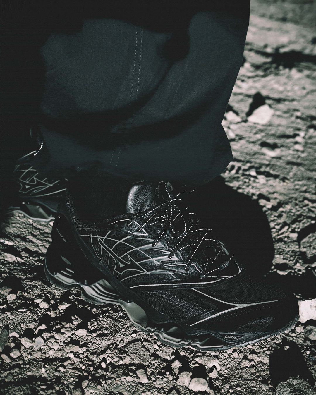 imgi_1268_Maharishi_Mizuno_SS26-15_610cd838-58b0-4ebd-8529-24e1f1ad8472.jpg