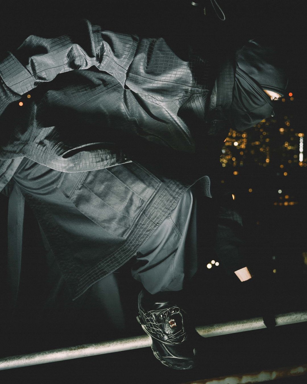 imgi_1313_Maharishi_Mizuno_SS26-16_820dca73-c082-44c1-8e45-a98cb6985f1c.jpg