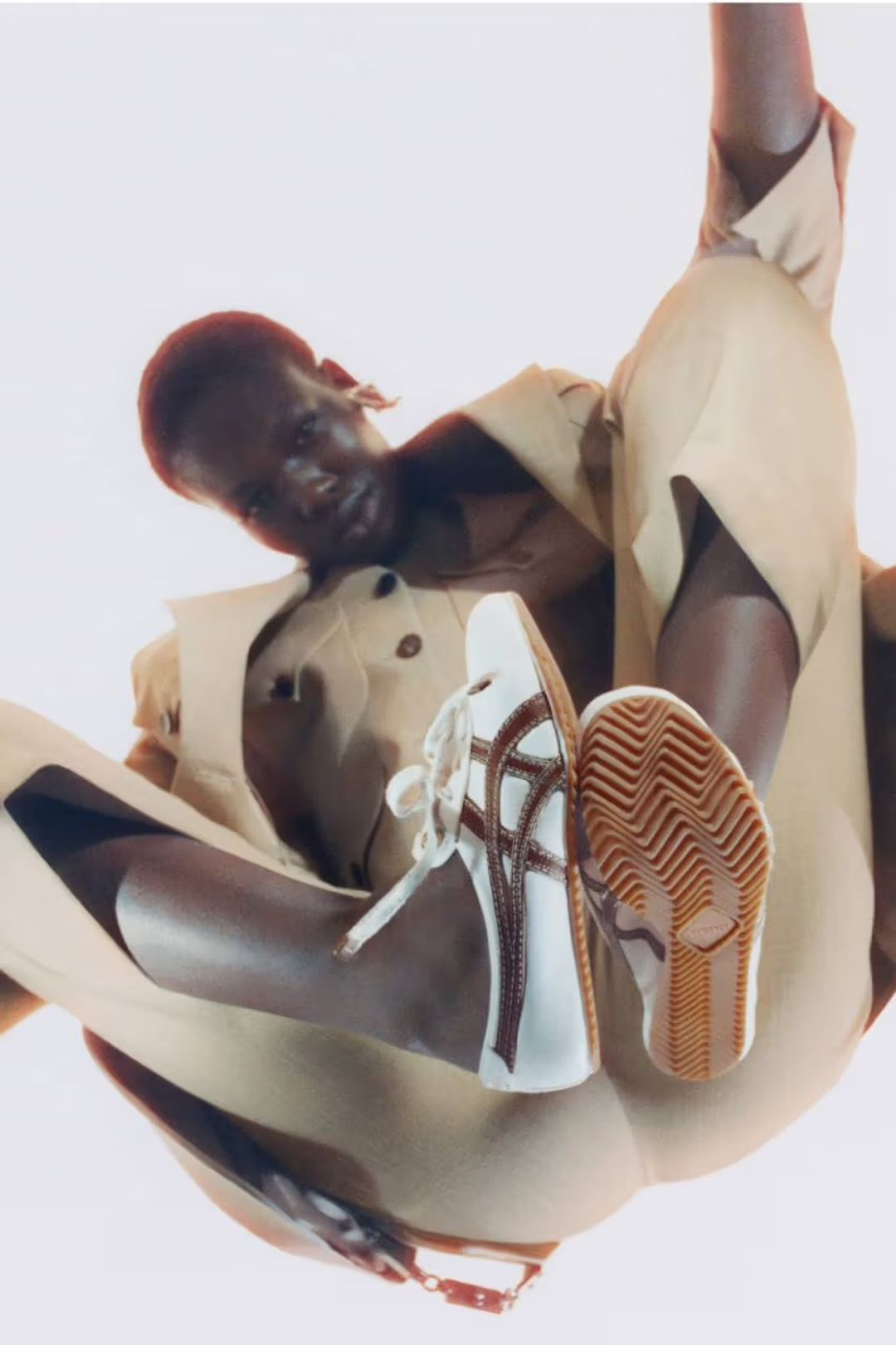 https___jp.hypebeast.com_files_2026_03_25_versace-onitsuka-tiger-collaboration-release-info_01.jpeg