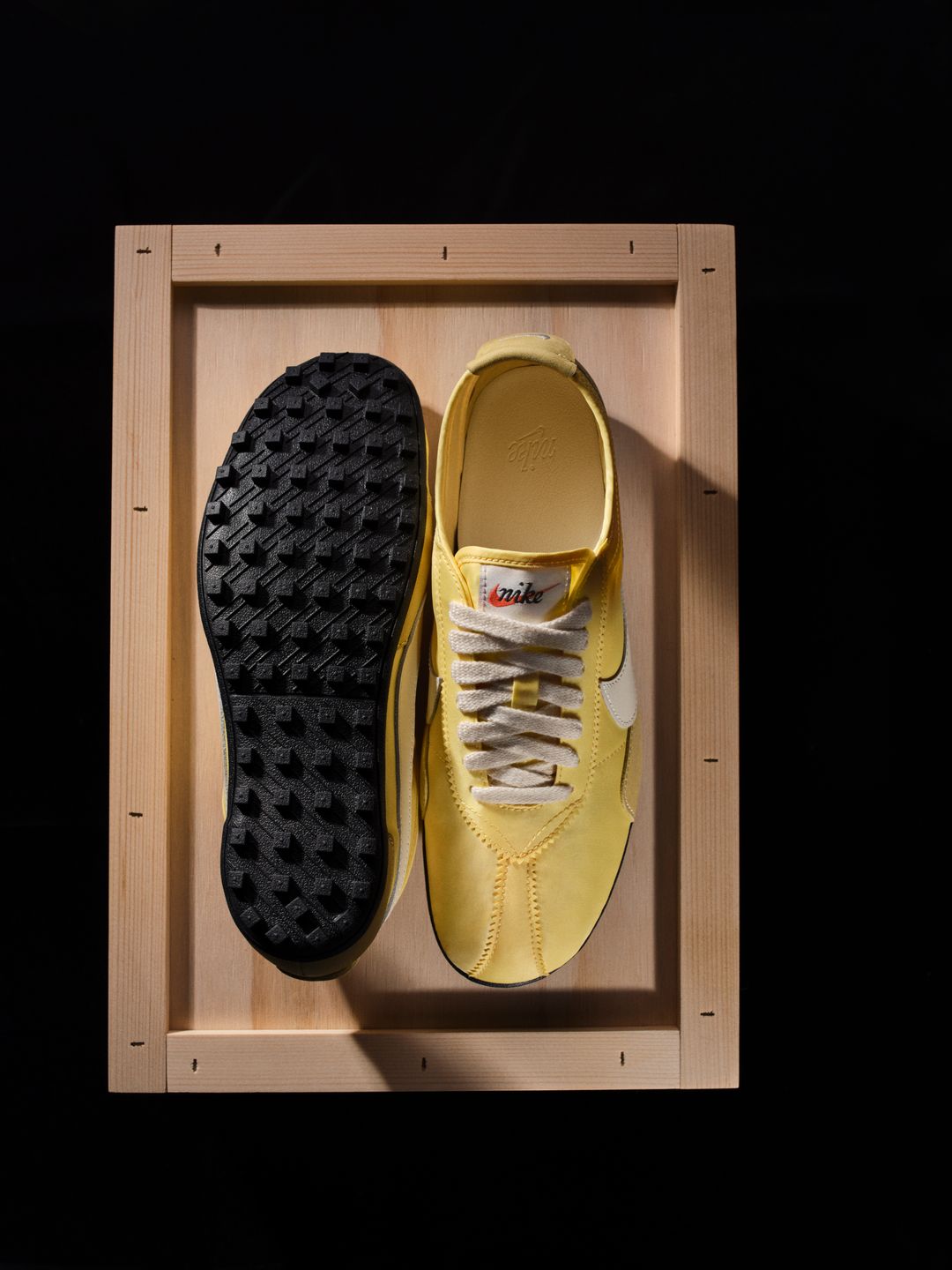 Nike_07_SU26_MoonShoe_Yellow_IW0955-400_095_v1_RGB300.jpeg
