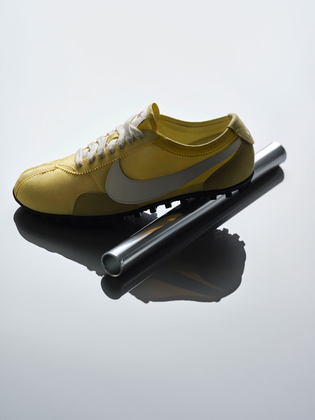 Nike_07_SU26_MoonShoe_Yellow_IW0955-400_140_v2_RGB300.jpeg